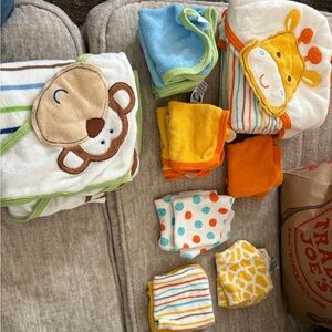 Hooded towels and wash cloths (twins)